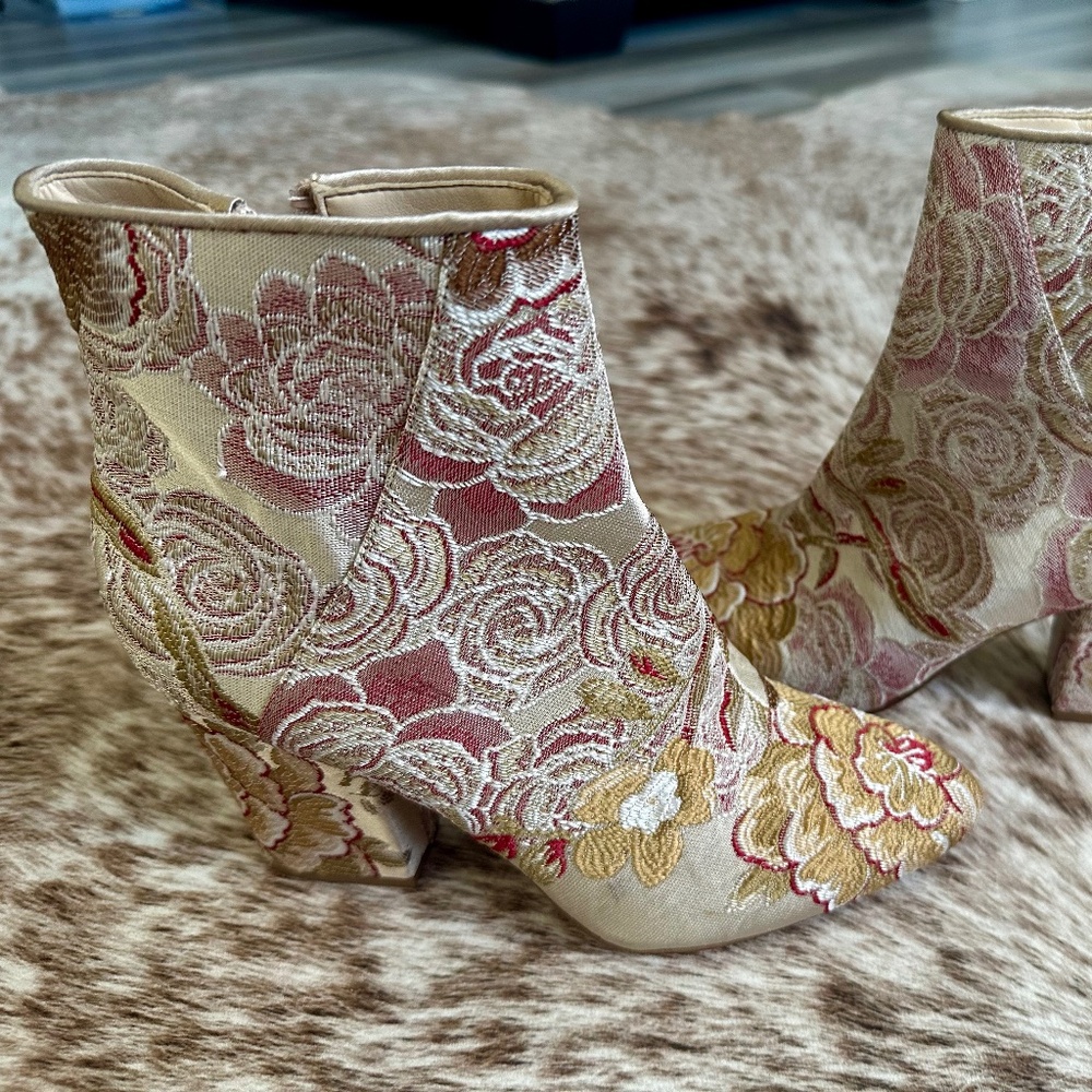 Nine West Vintage booties